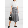 Preto e branco Assimétrico Reunidos Gingham Cotton Midi Saia OEM / ODM Fabricação Atacado Moda Feminina Vestuário (TA7011S)